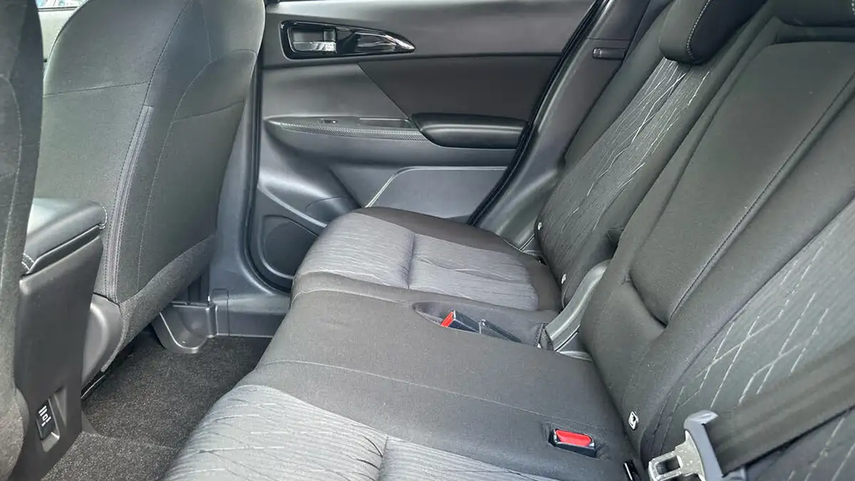 2019-mitsubishi-eclipse-cross-15-3-big-32