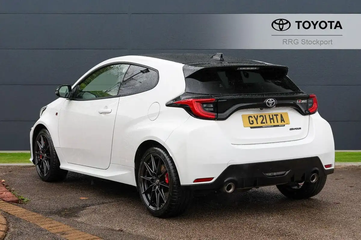 2021-toyota-yaris-16-gr-circuit-pack-big-3