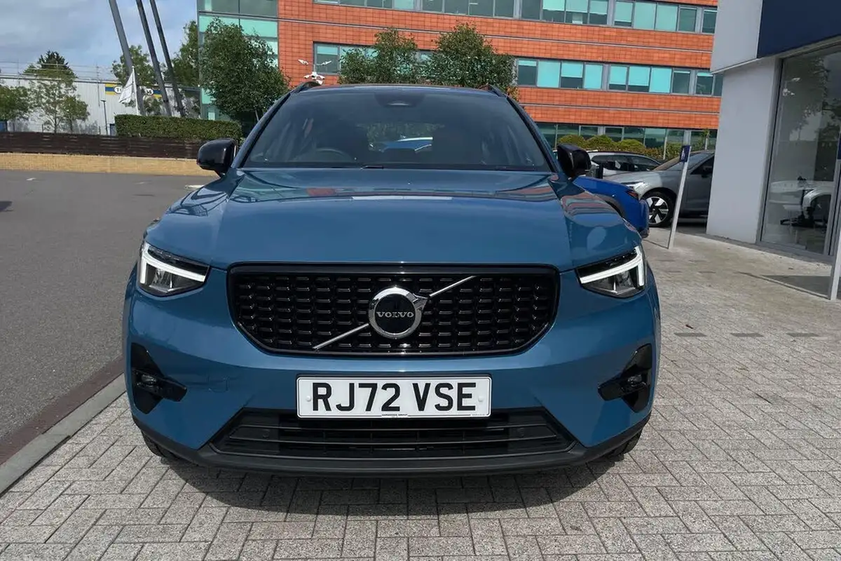 2022-volvo-xc40-20-b3-plus-big-11