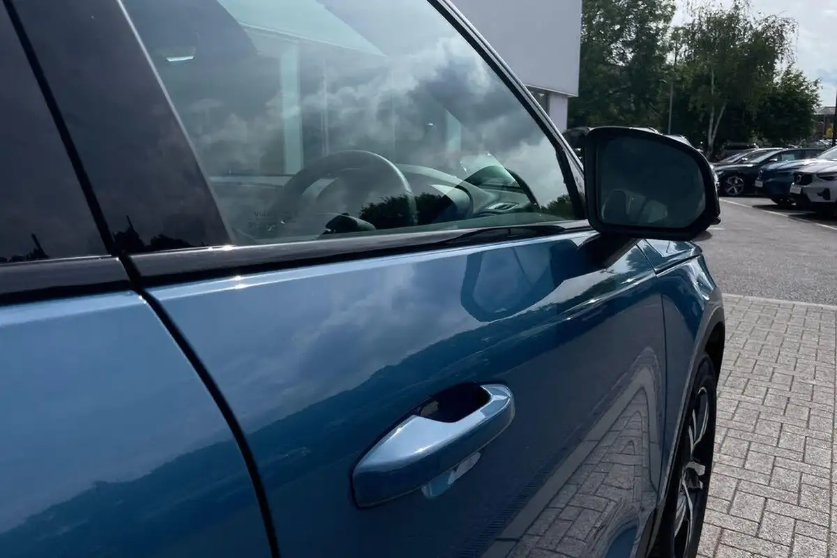 2022-volvo-xc40-20-b3-plus-big-15