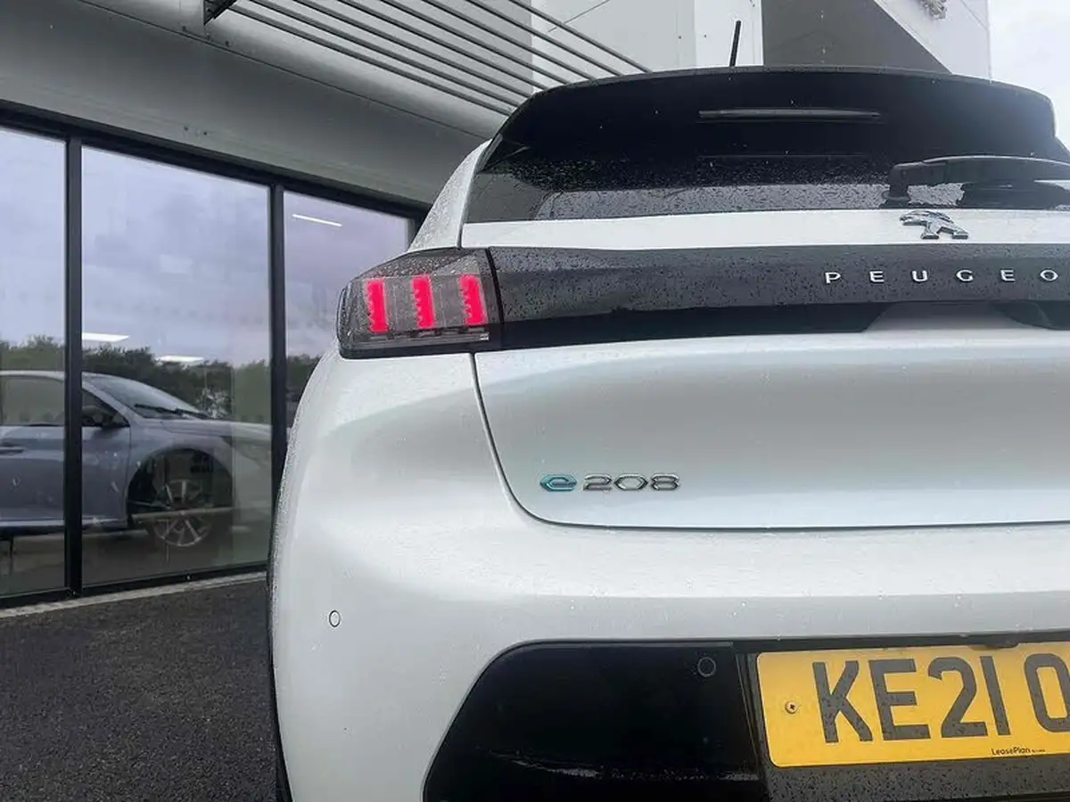 2021-peugeot-208-e-gt-50kwh-big-19
