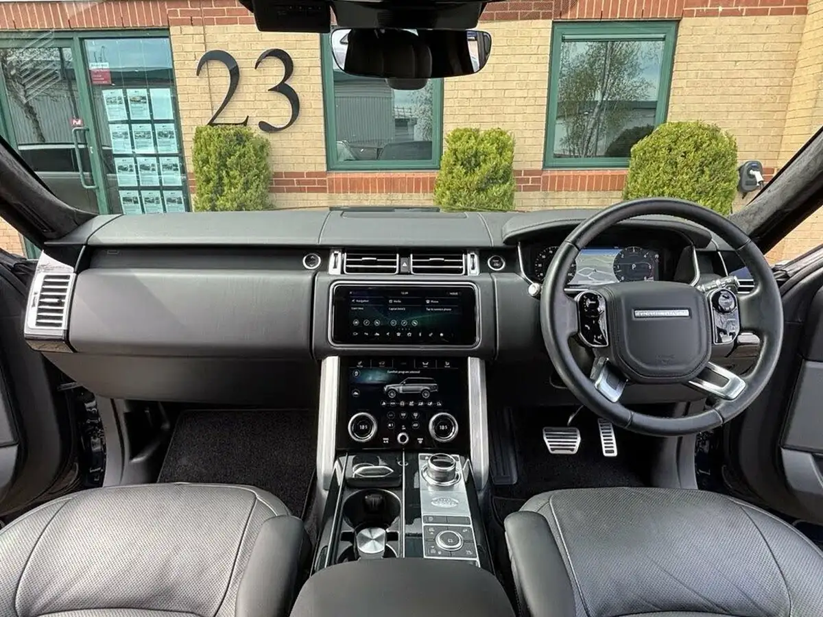 2021-land-rover-range-rover-30-d300-westminster-big-31