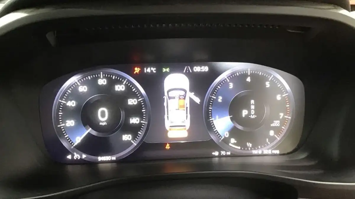 2019-volvo-xc40-20-t4-momentum-awd-big-13