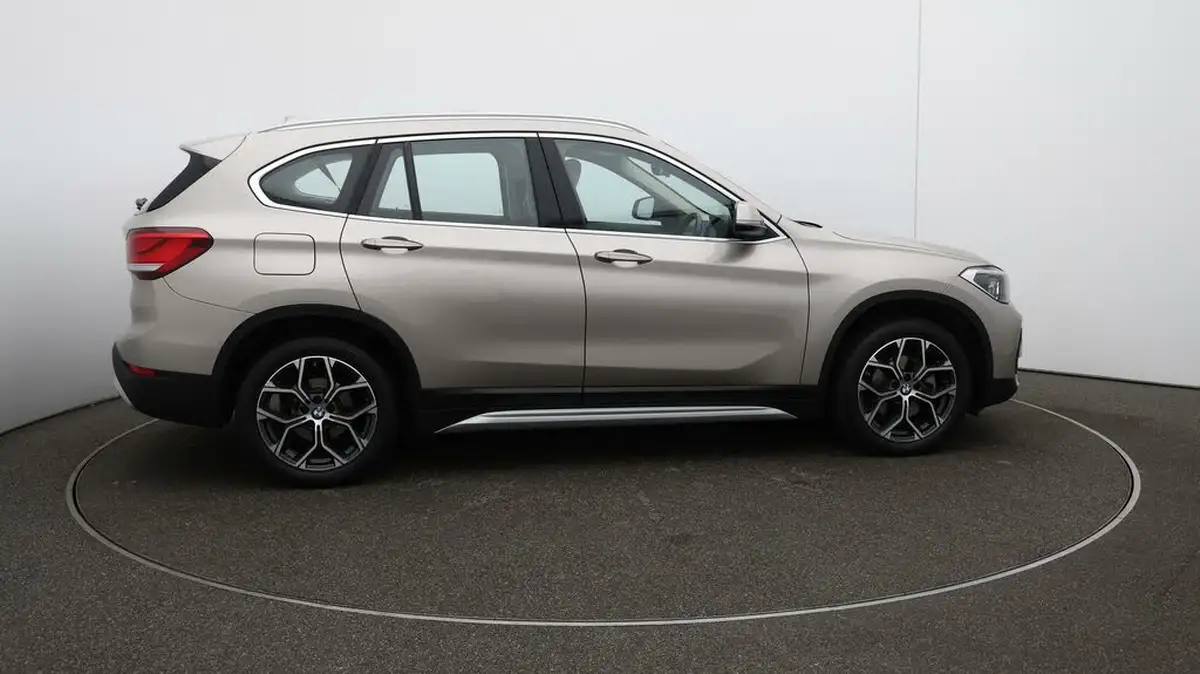 2021-bmw-x1-15-sdrive18i-xline-dct-big-53