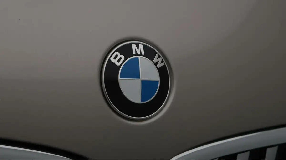 2021-bmw-x1-15-sdrive18i-xline-dct-big-25