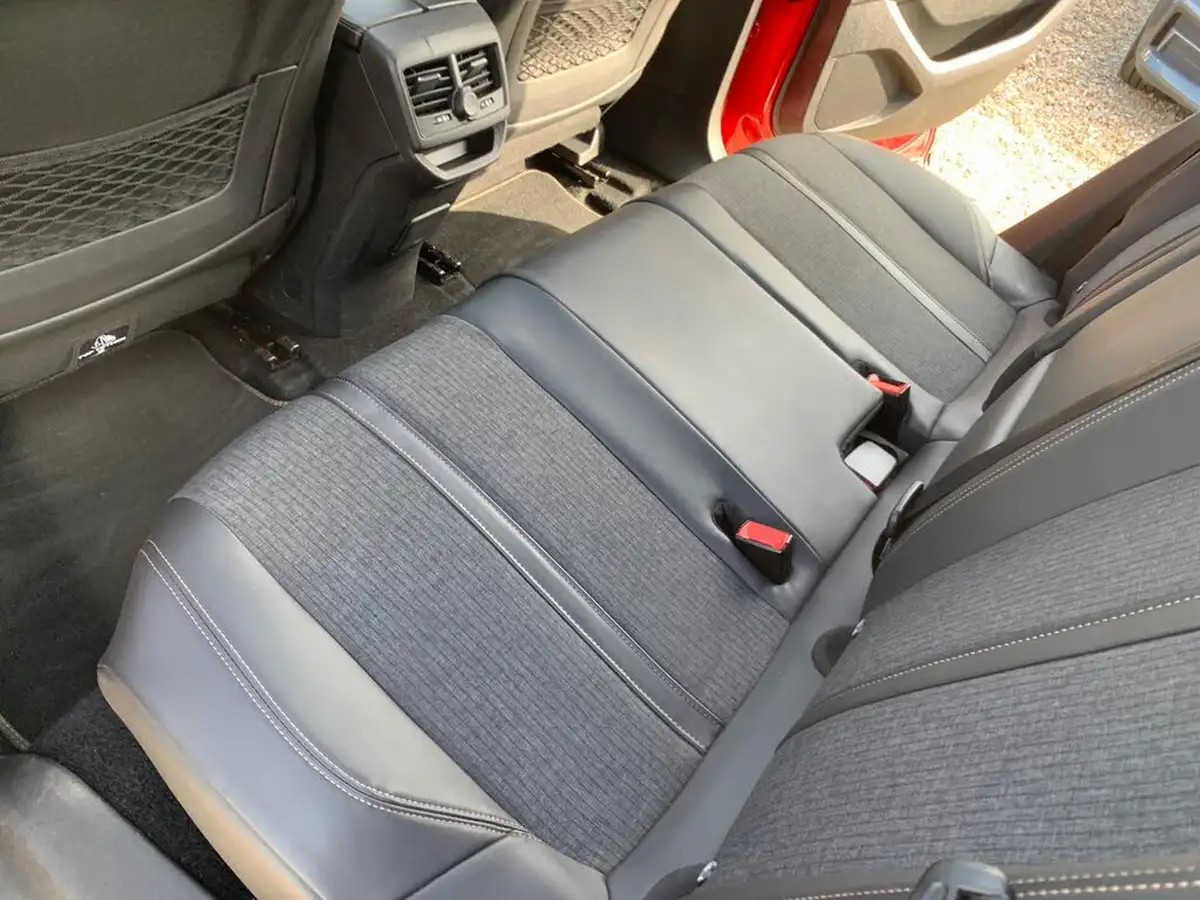 2018-peugeot-3008-suv-16-thp-gt-line-premium-big-48