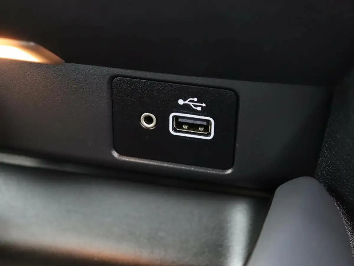 2021-nissan-juke-10-dig-t-n-connecta-dct-big-30