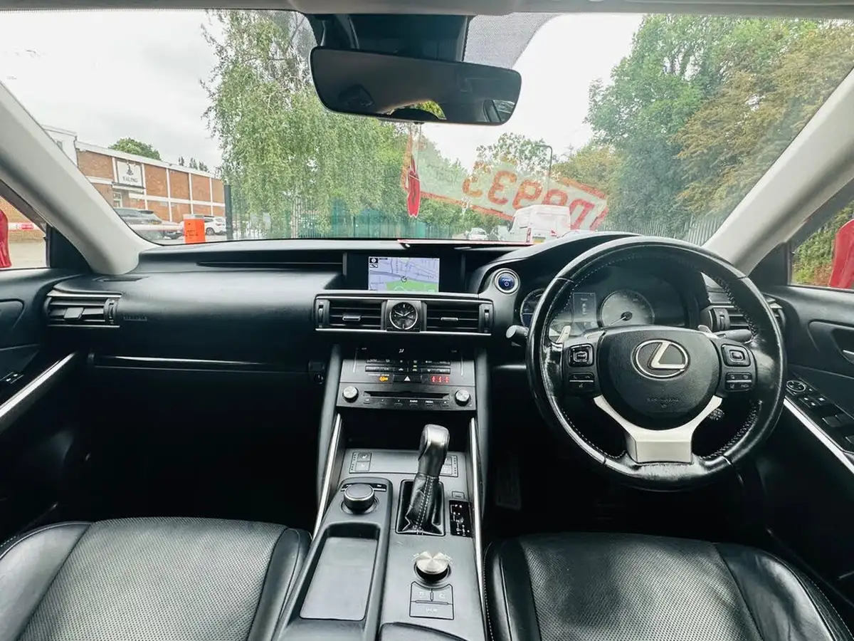 2017-lexus-is-300h-25-advance-big-31