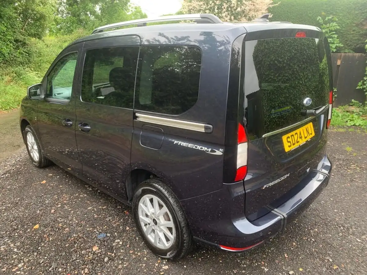 2024-ford-tourneo-connect-20-titanium-auto-big-14