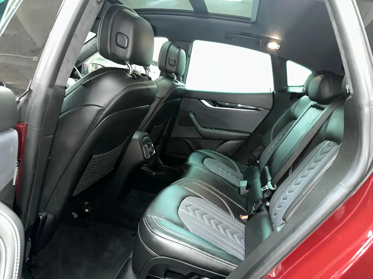 2017-maserati-levante-30td-4x4-no-trim-big-13