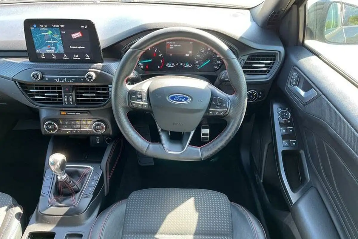 2018-ford-focus-10t-st-line-x-125ps-hatchback-big-10
