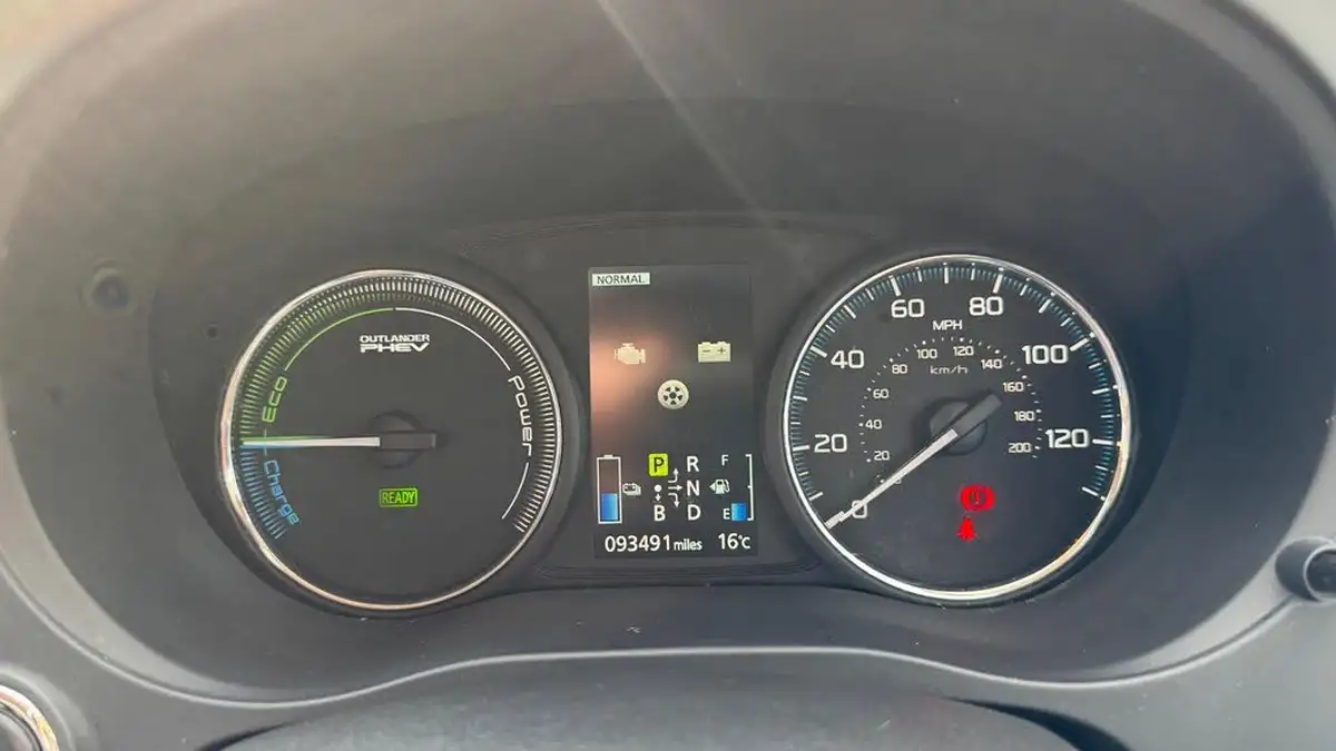2015-mitsubishi-outlander-20-gx3h-phev-5st-big-11