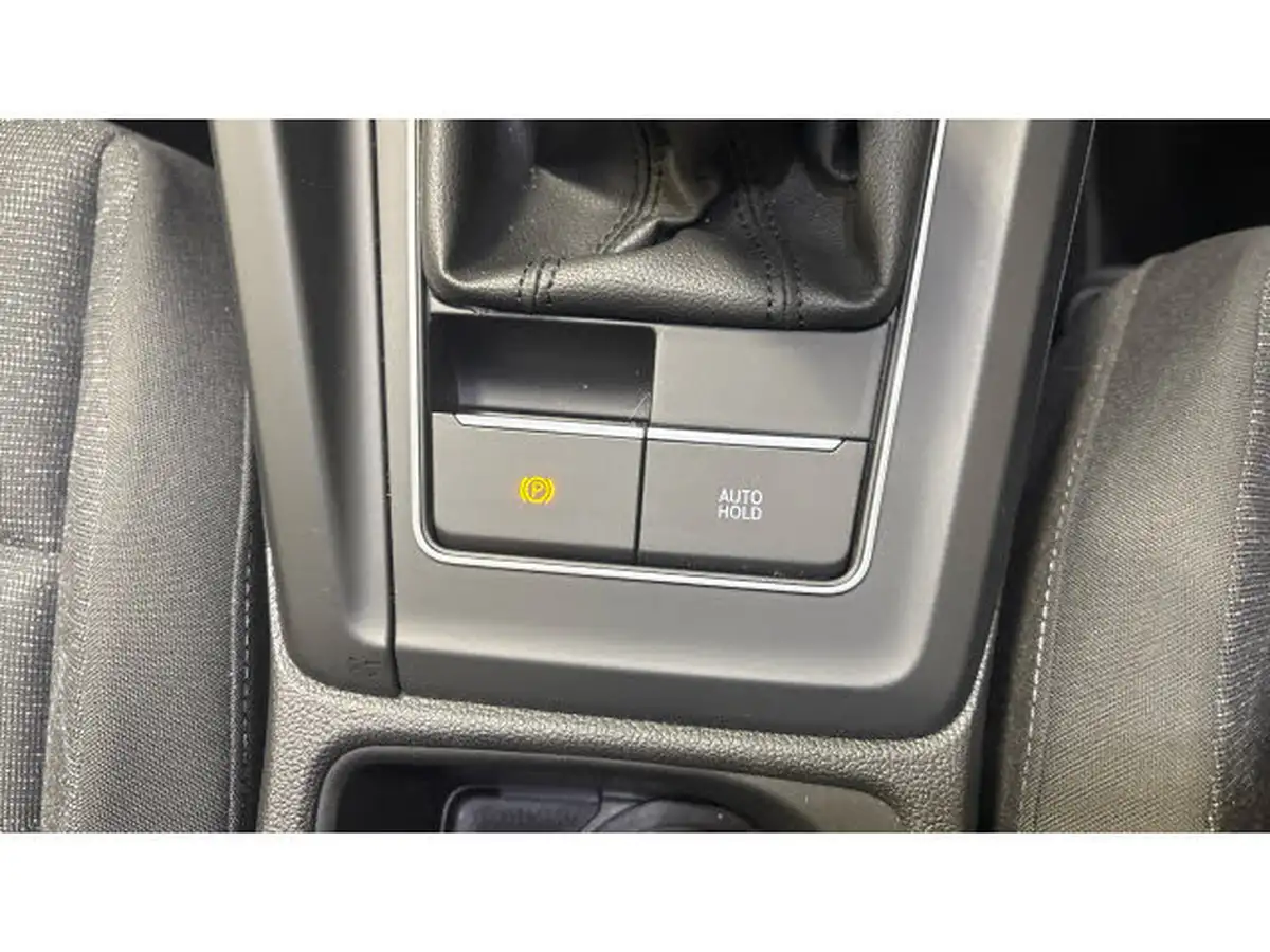 2021-volkswagen-golf-15-tsi-life-130ps-hatchback-big-37