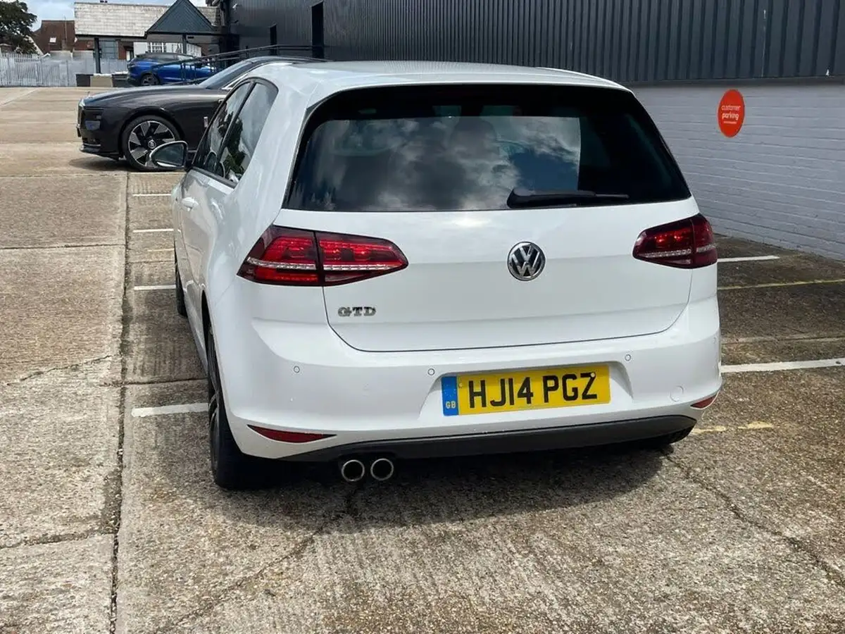 2014-volkswagen-golf-20tdi-gtd-3d-big-63