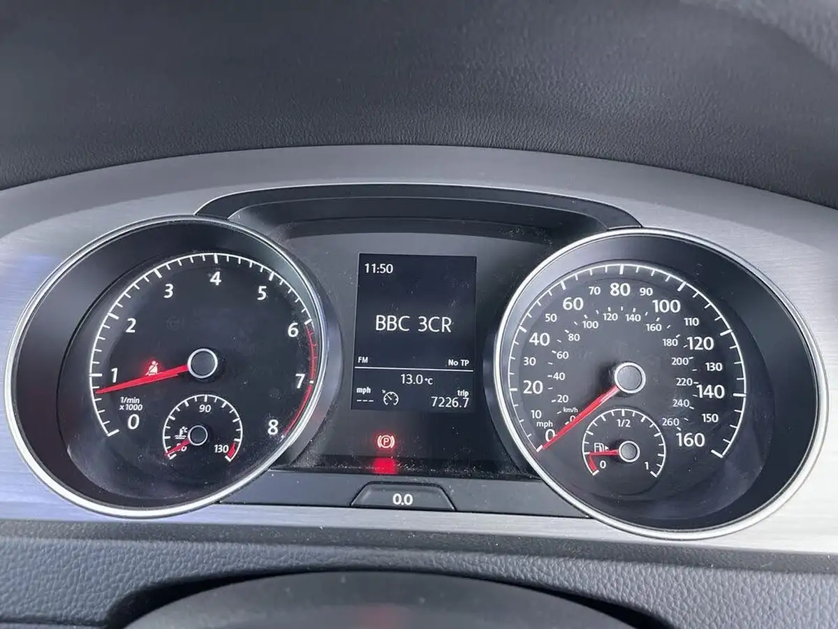 2015-volkswagen-golf-14-tsi-match-5d-big-38