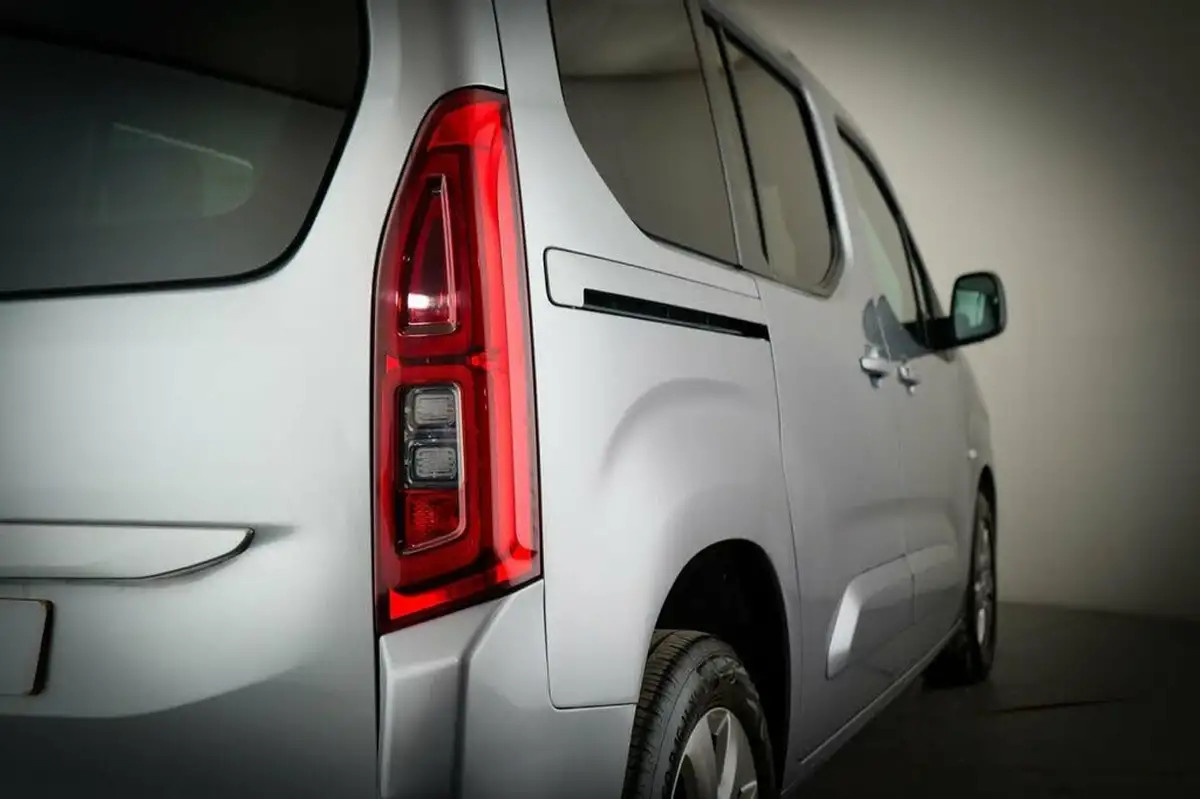 2021-vauxhall-combo-life-15-se-100ps-big-7