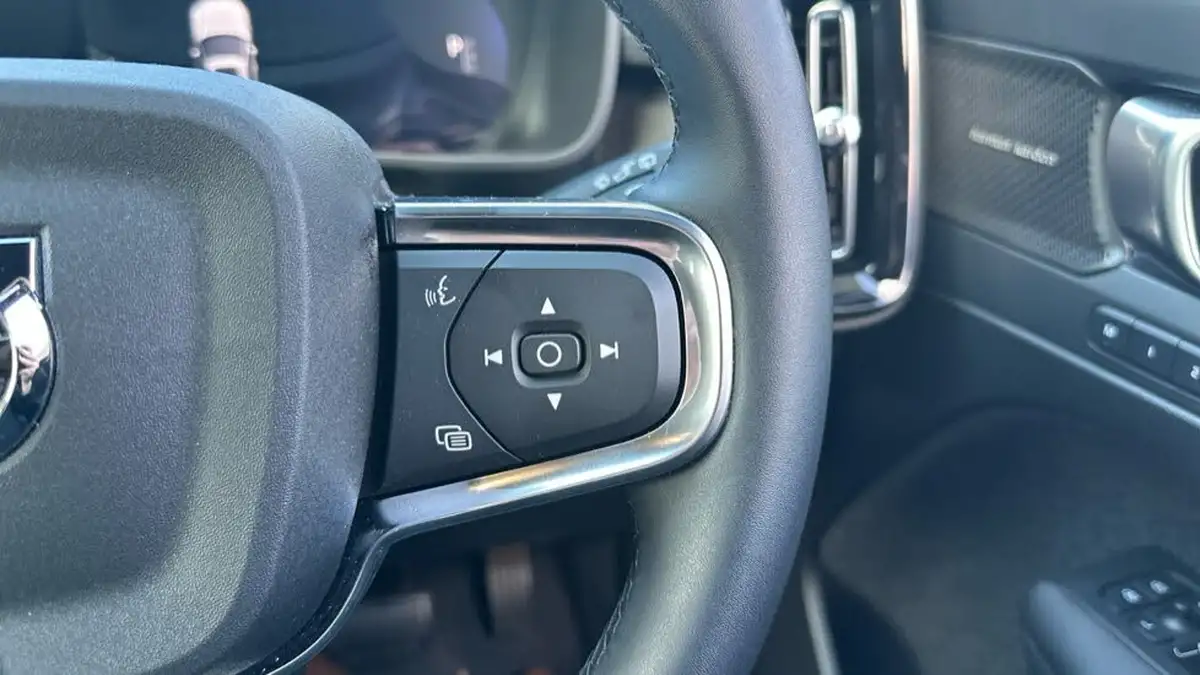 2025-volvo-ex40-e-ultra-black-edition-big-19