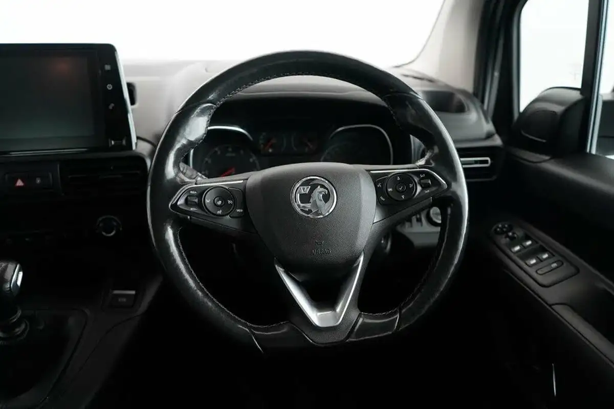 2021-vauxhall-combo-life-15-se-100ps-big-31