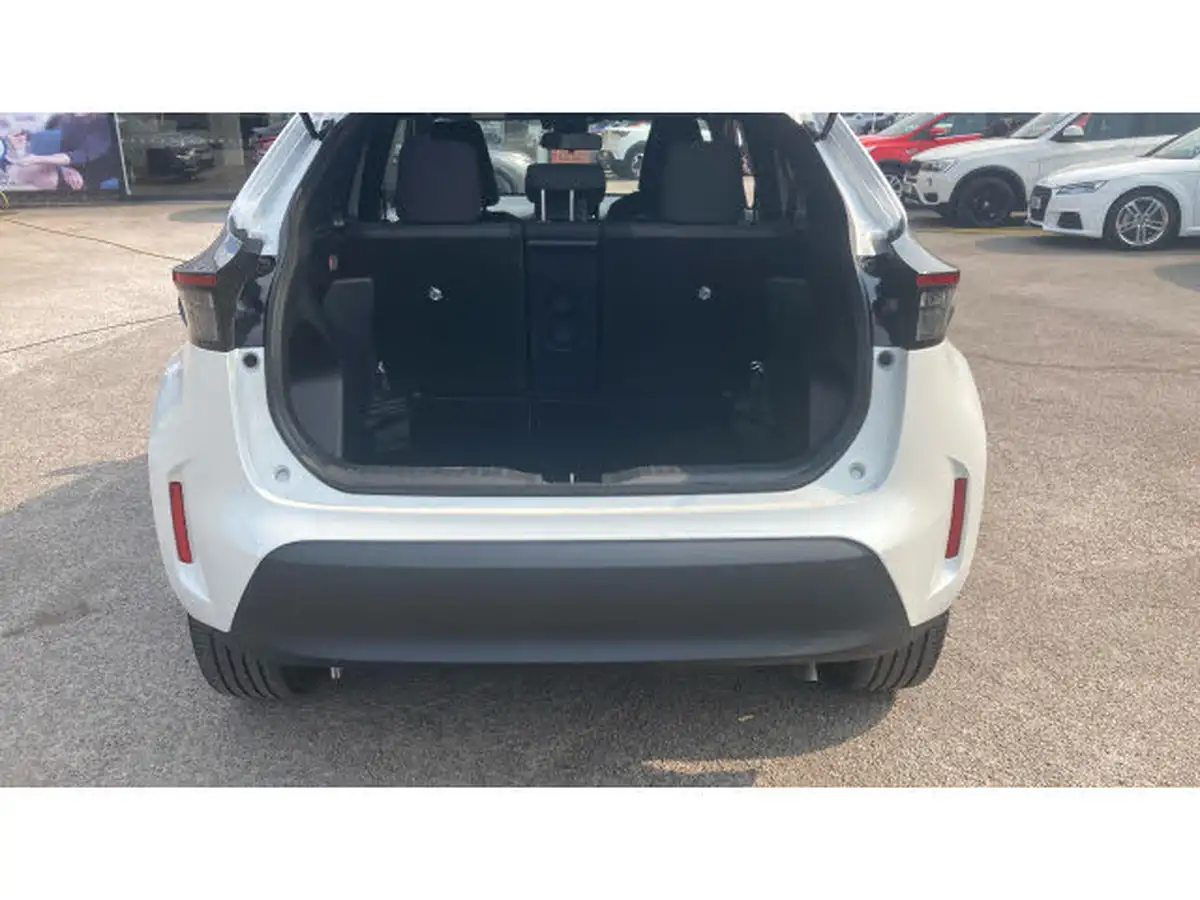 2021-toyota-yaris-15-vvt-i-design-panoramic-roof-big-3