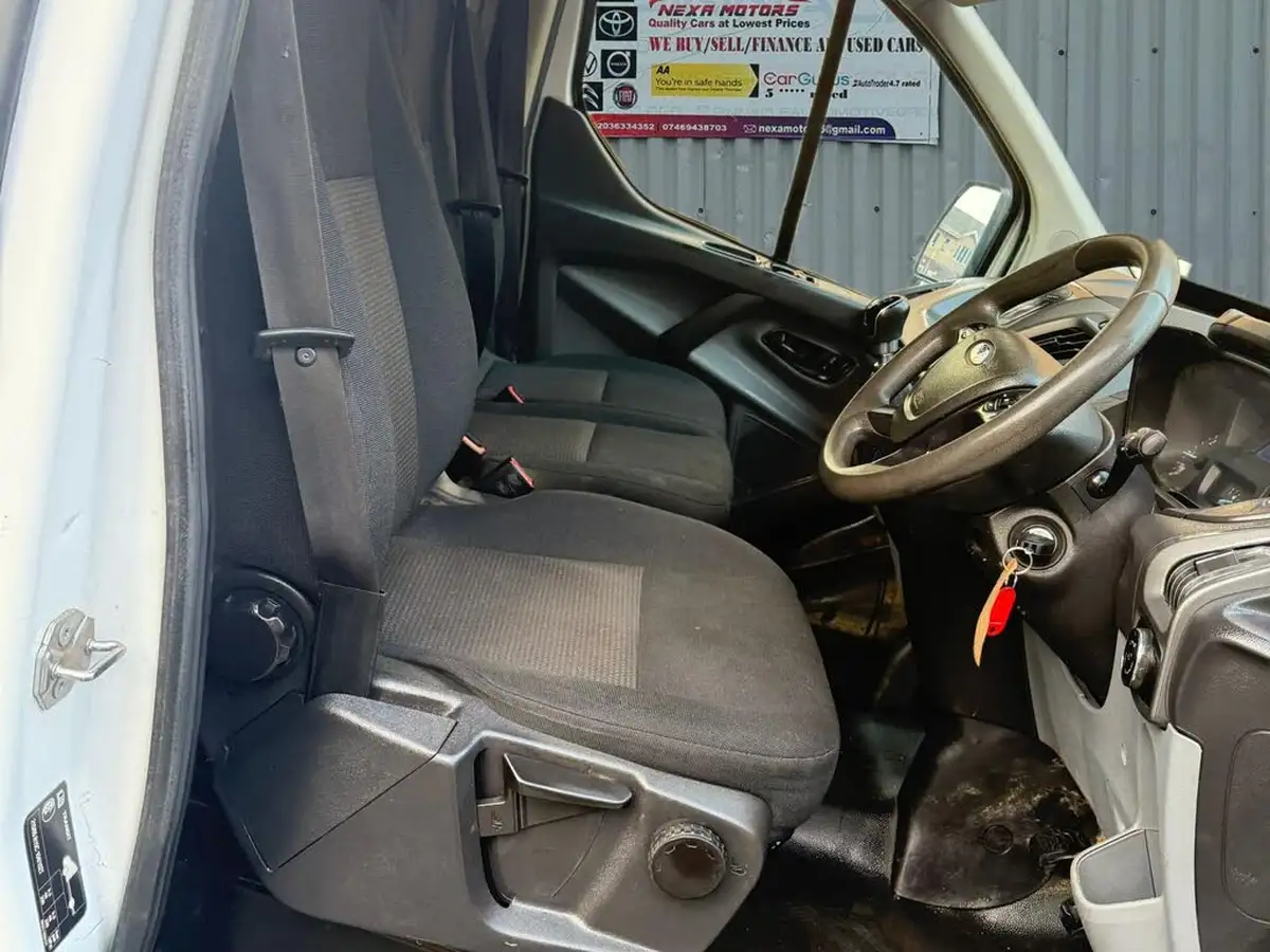 2018-ford-transit-custom-20tdci-290-l1h1-105pseu6-panel-van-big-11