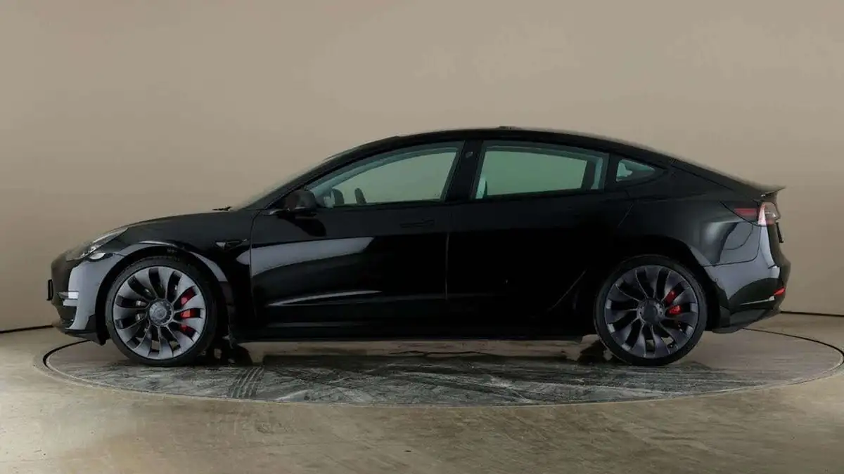 2021-tesla-model-3-e-performance-4x4-big-5