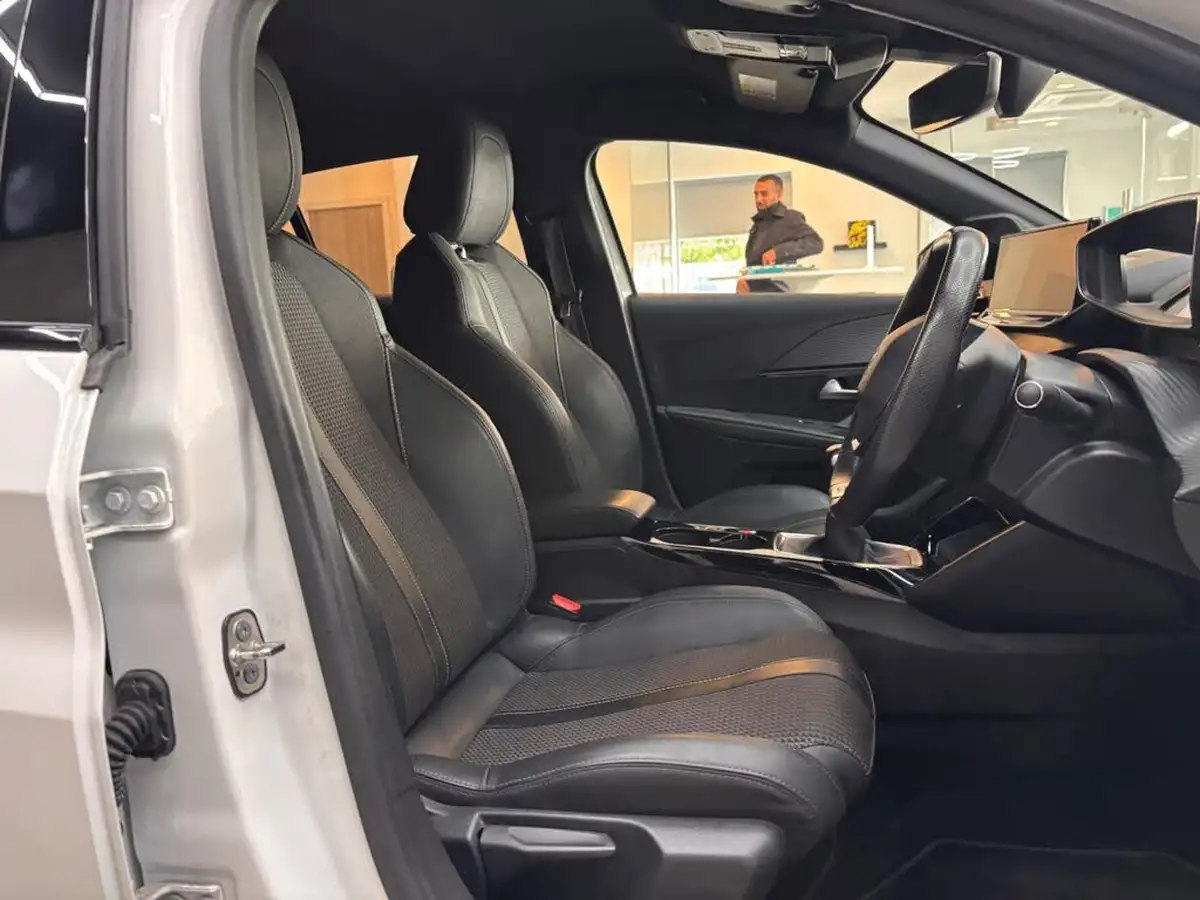 2023-peugeot-208-12-puretech-gt-100ps-big-25