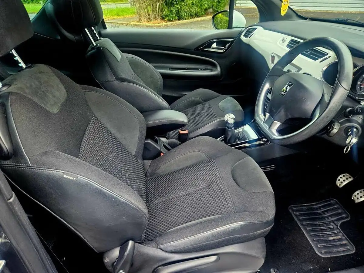 2015-citroen-ds3-12-dstyle-ice-big-25