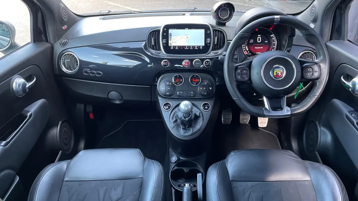 2021-abarth-595-14-tjet-scorpioneoro-big-10