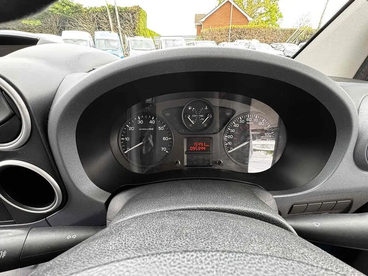 2012-peugeot-partner-16hdi-tepee-s-92bhp-big-26