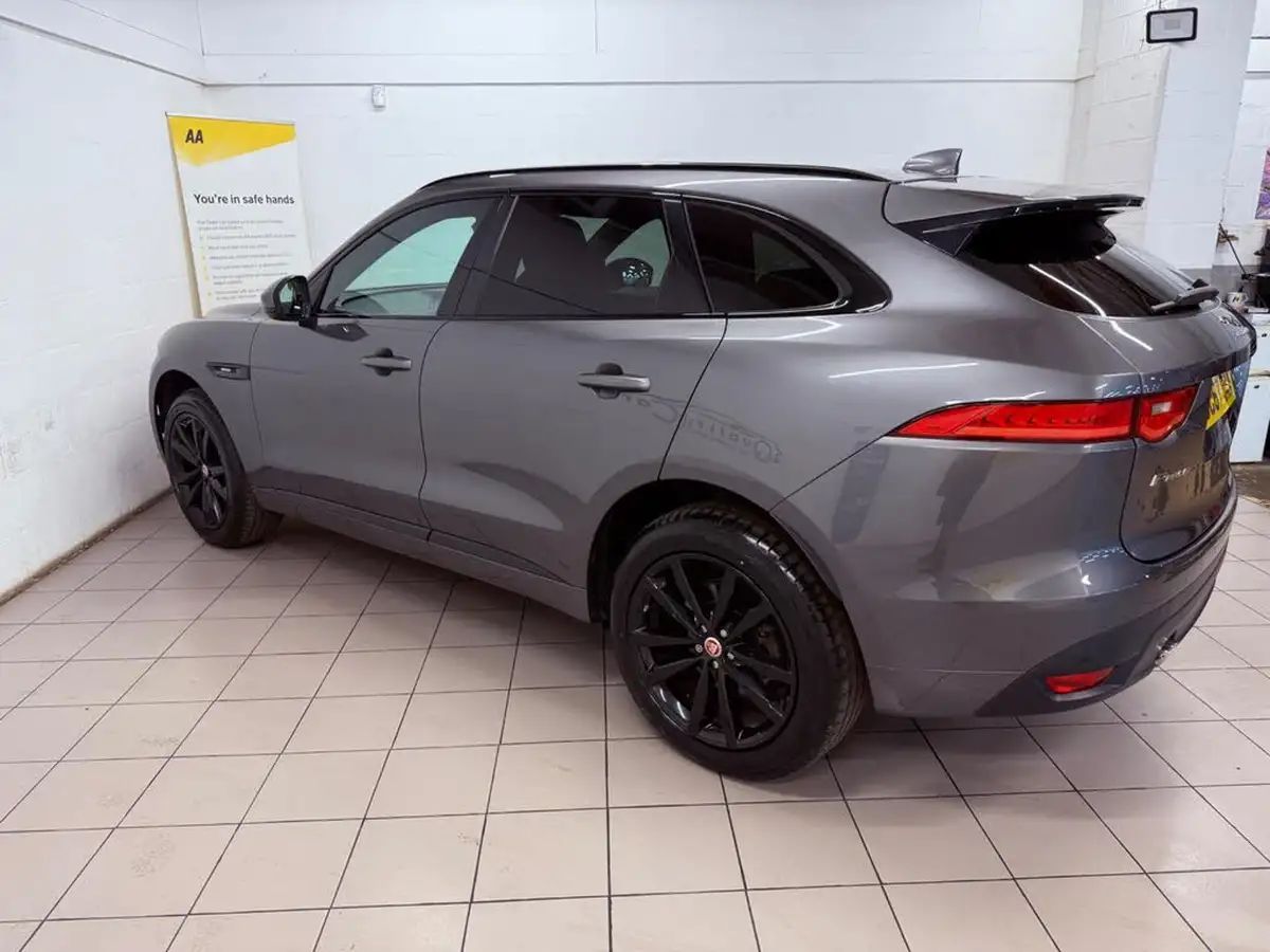 2017-jaguar-f-pace-20-i4d-r-sport-240ps-awd-ss-auto-big-8