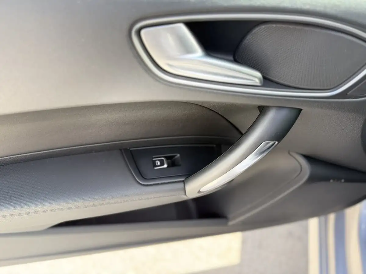 2015-audi-a1-16tdi-s-line-hatchback-3d-big-46