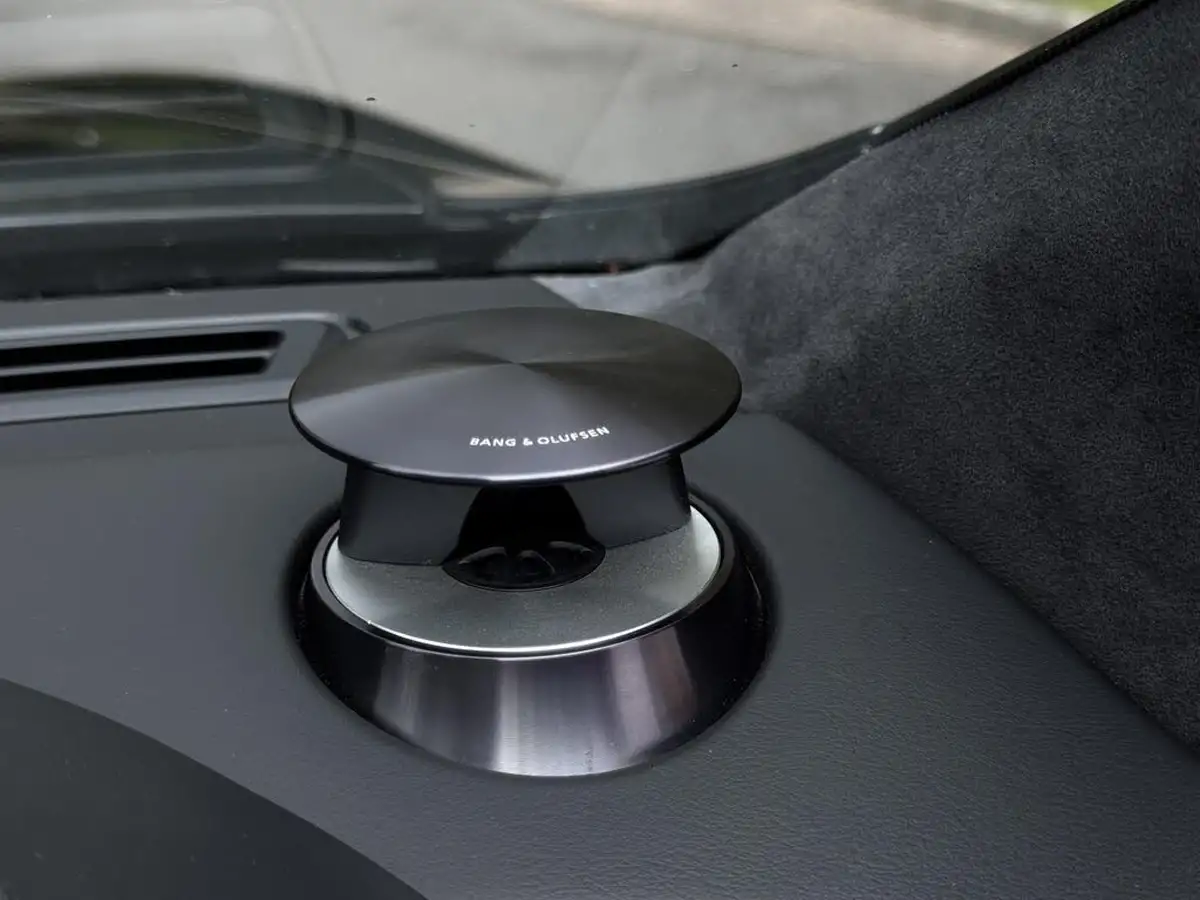 2010-aston-martin-db9-60-volante-touchtronic-ii-big-11