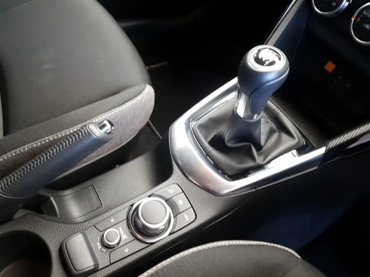 2023-mazda-mazda2-15-e-skyactiv-g-exclusive-line-big-16