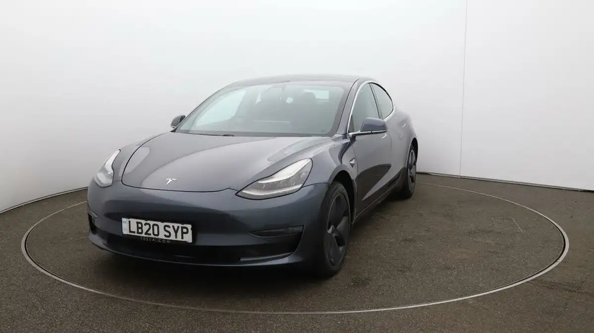 2020-tesla-model-3-e-long-range-big-30