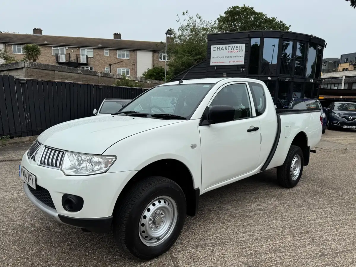 2014-mitsubishi-l200-25td-4work-club-big-2
