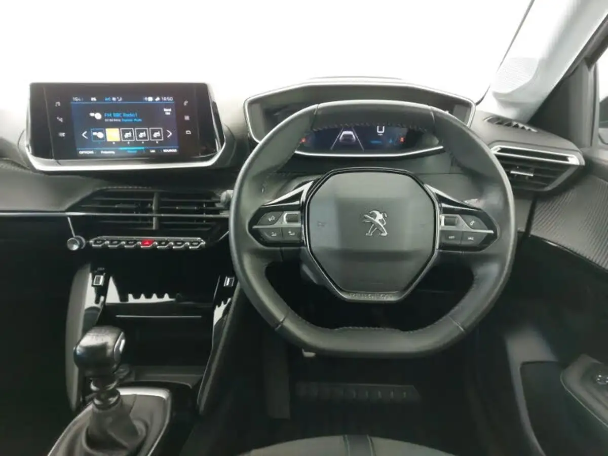 2023-peugeot-208-12-puretech-allure-premium-100ps-big-6