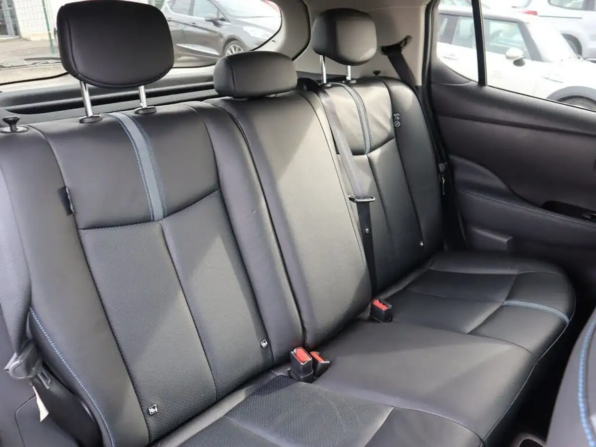 2019-nissan-leaf-e-tekna-big-23