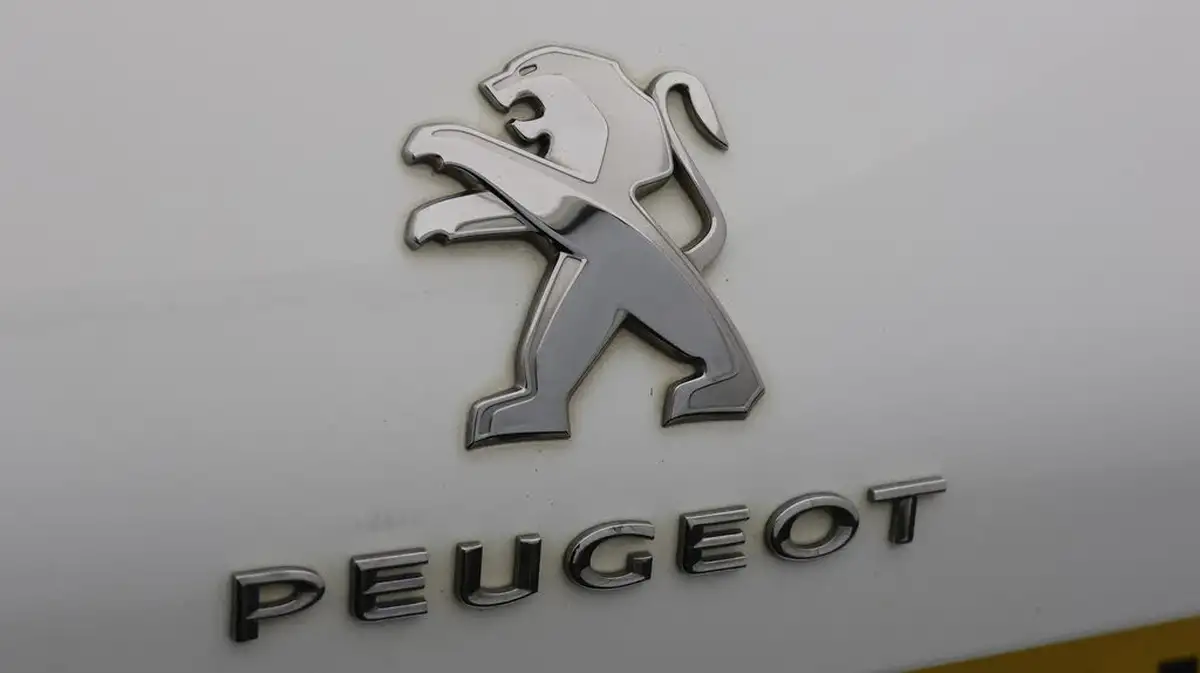 2018-peugeot-308-sw-15-bluehdi-allure-15-bluehdi-big-20