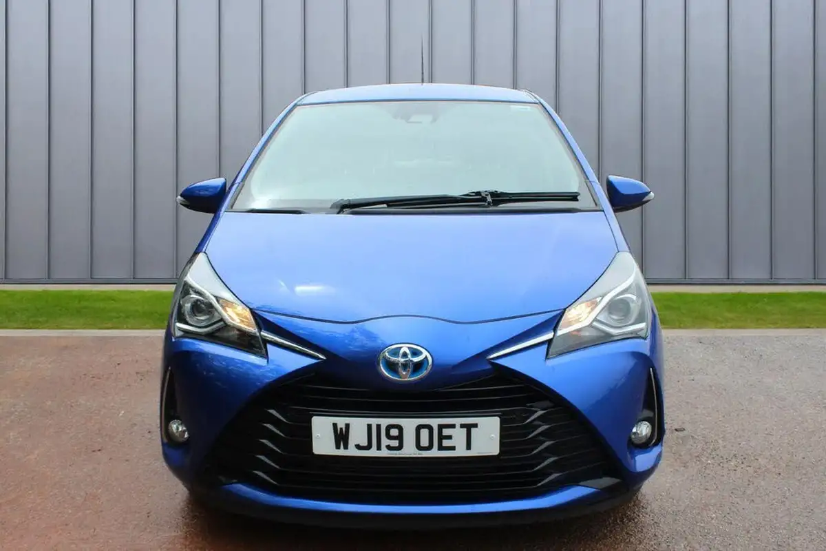 2019-toyota-yaris-15-vvt-i-icon-tech-98bhp-hybrid-1497cc-e-cvt-big-3