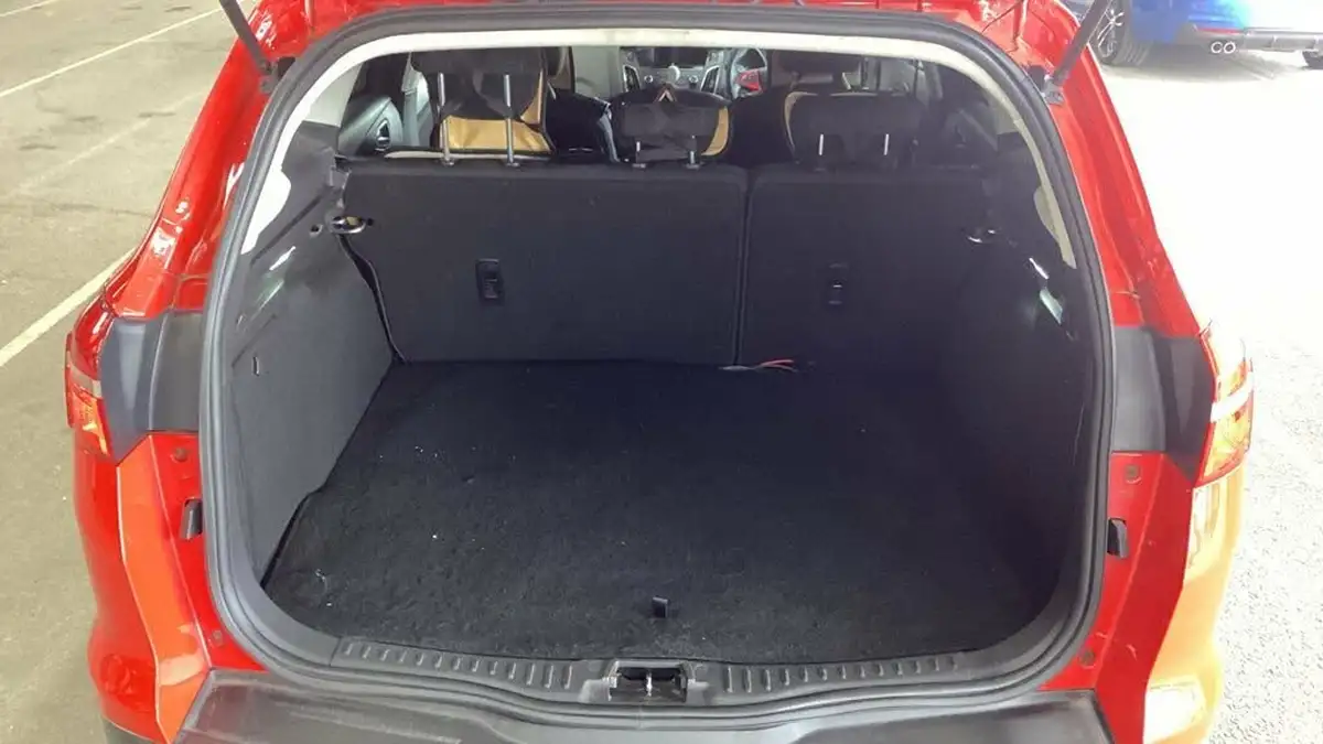 2016-ford-focus-15tdci-style-120ps-estate-powershift-big-5