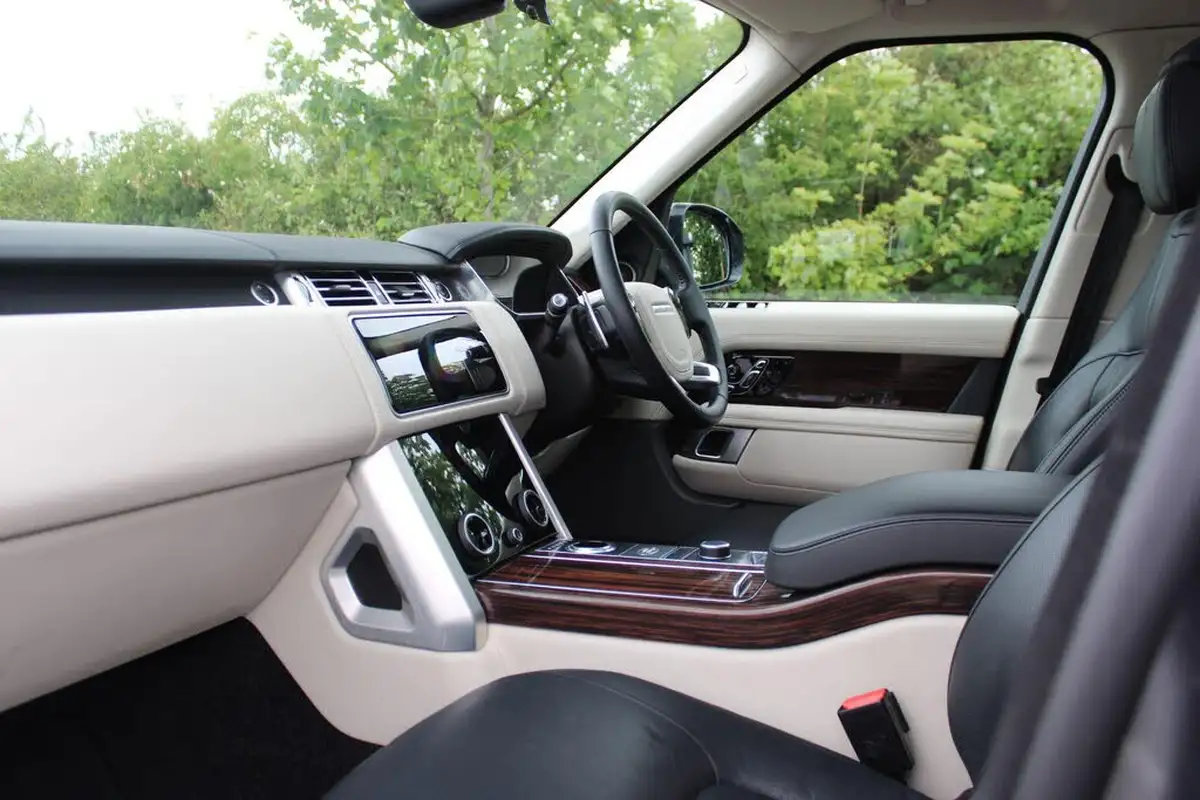 2019-land-rover-range-rover-30-sdv6-autobiography-big-19