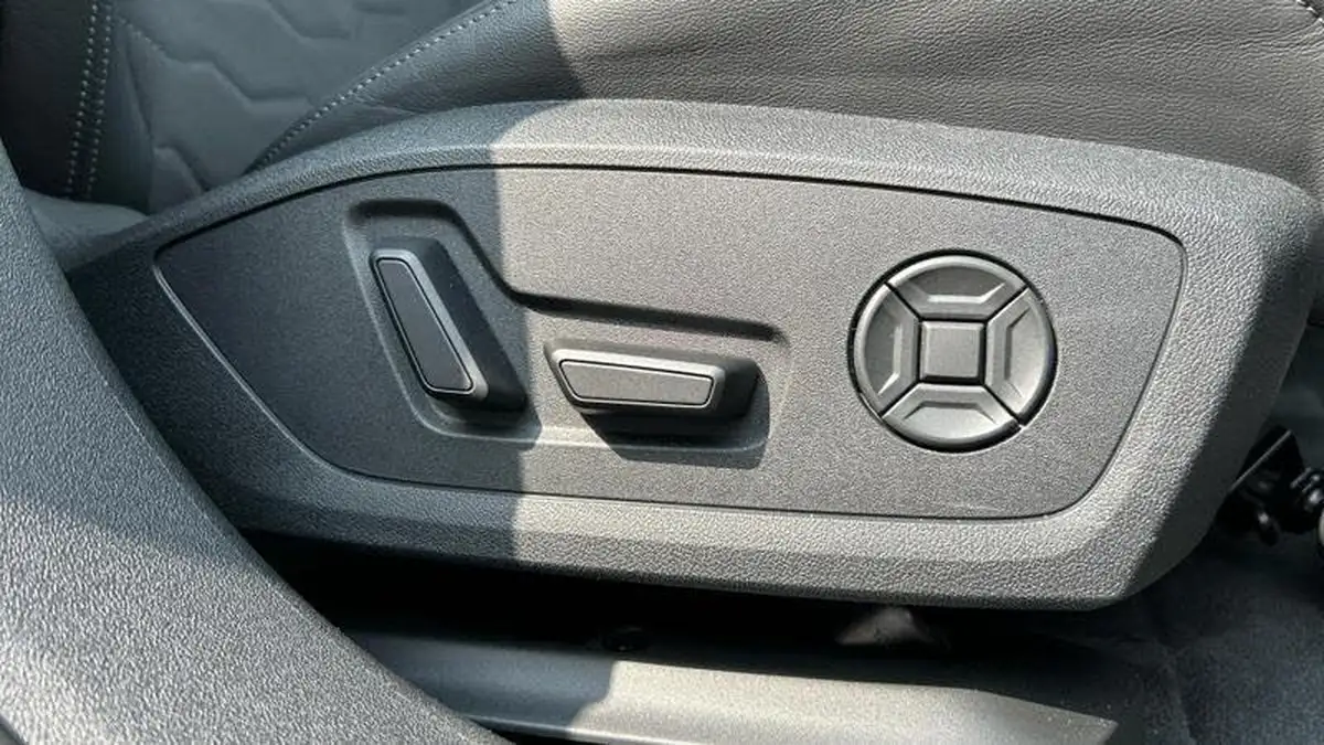 2025-audi-a6-e-tron-e-launch-edition-big-18