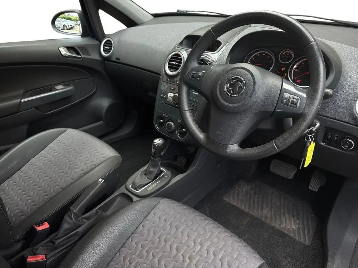 2012-vauxhall-corsa-14-se-3d-auto-big-7