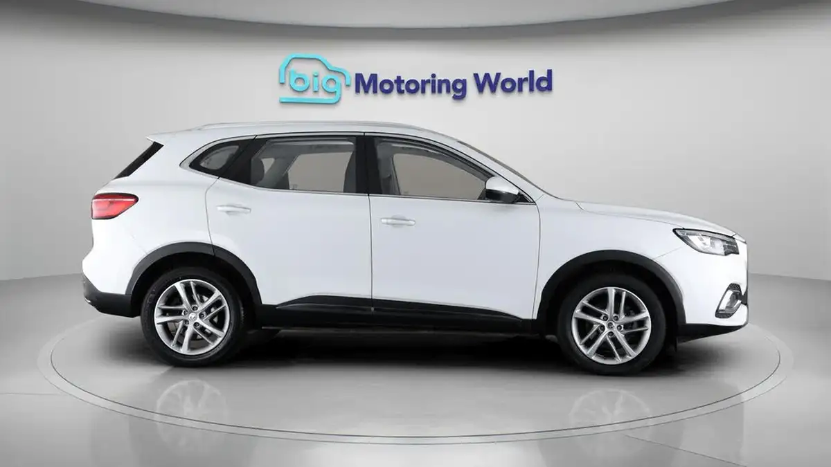 2021-mg-hs-15t-gdi-exclusive-162ps-big-8