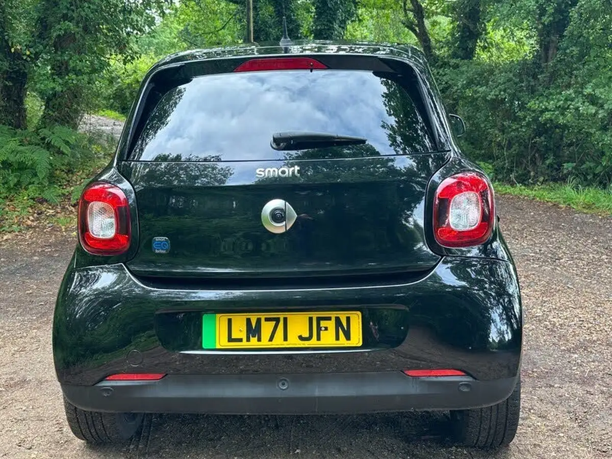 2021-smart-forfour-eq-premium-big-7