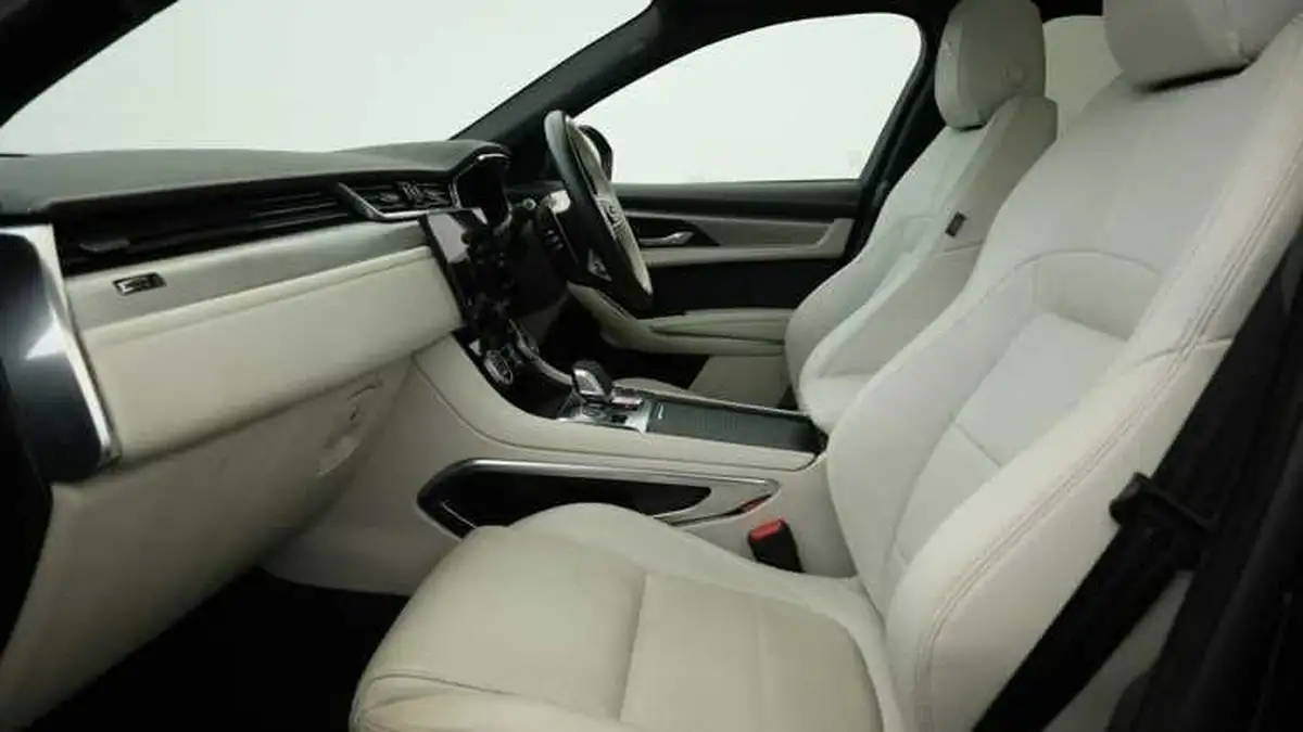 2023-jaguar-f-pace-20-d200-r-dynamic-se-black-big-2