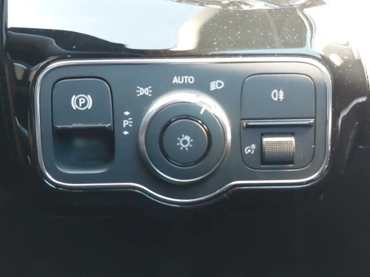 2019-mercedes-benz-a-class-15d-a180d-amg-line-premium-saloon-4d-7g-dct-big-17