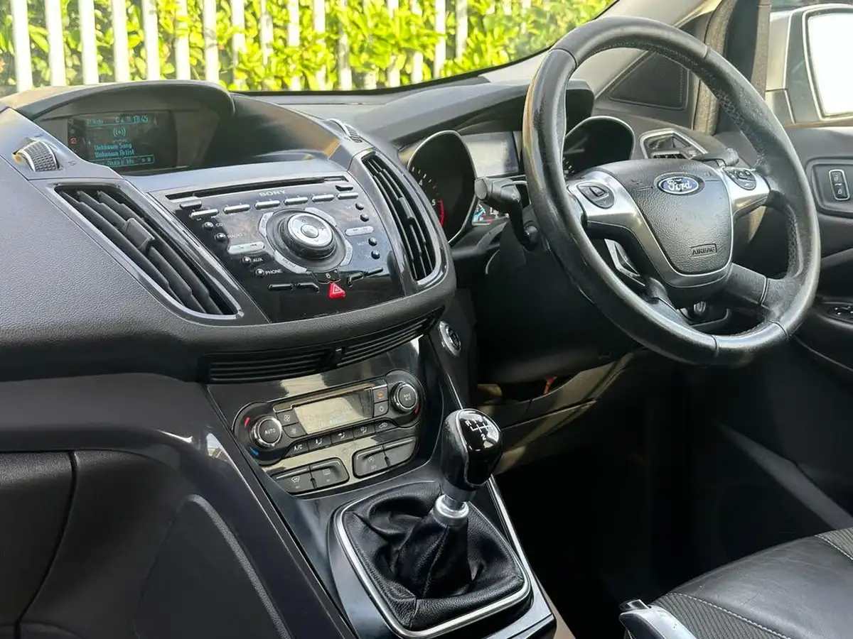 2015-ford-kuga-20tdci-titanium-150ps-big-44