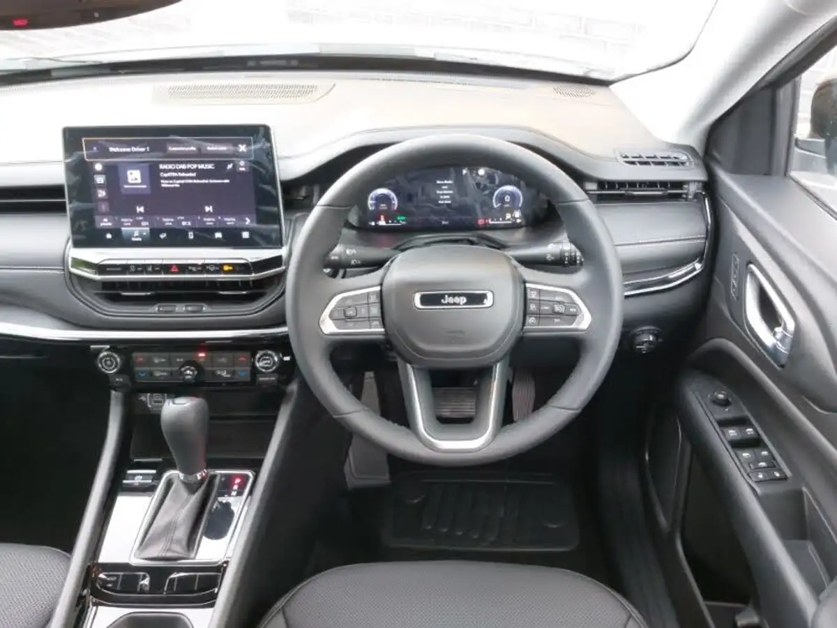 2025-jeep-compass-15-summit-big-6
