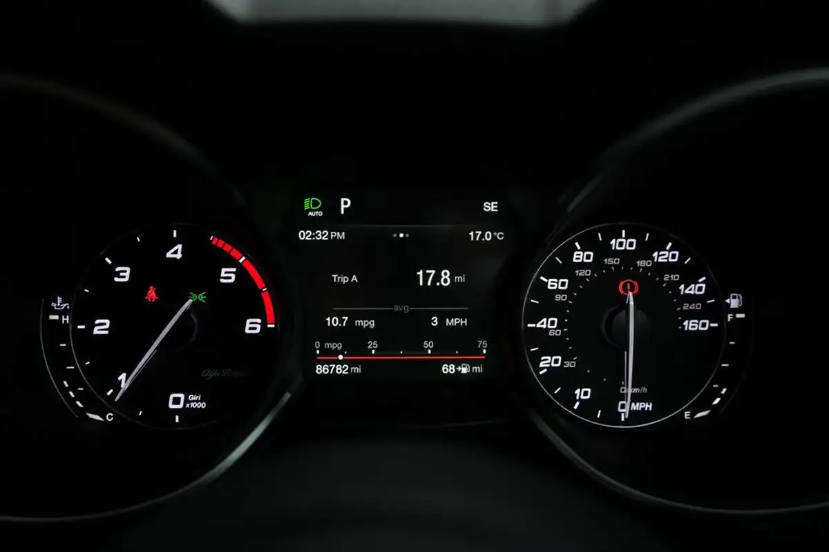 2017-alfa-romeo-stelvio-22td-milano-big-45
